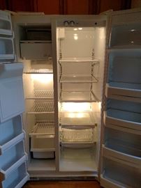 GE side by side refrigerator freezer 