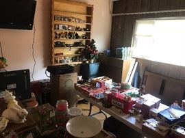 Tons of holiday decorations! 