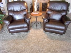 La-Z-Boy Recliners with storage unit plus 2 more La-Z-Boy Individual Recliners