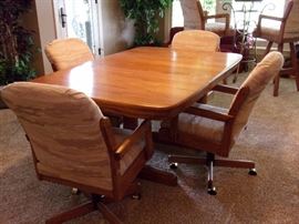 Bassett Dining table and chairs with matching side table/sofa table and 2 bar stools