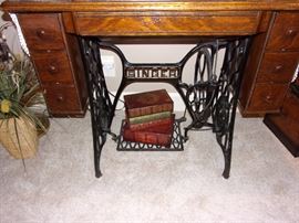 Singer 66 Red Eye Treadle Sewing Machine & Cabinet 
 Antique Early 1900's beautiful graphics