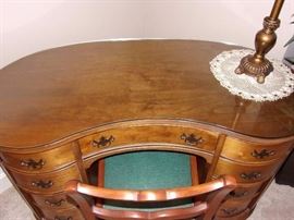Vintage kidney shaped Desk - Excellent condition