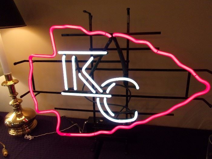 KC Chiefs Arrowhead Neon Bar Light
