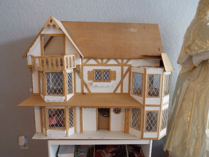 DOLL HOUSE