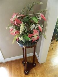 Great Looking Marble Stand & Flower Decorations