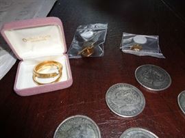 18K earrings & other small pieces of gold