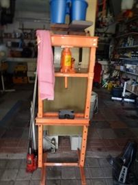 HYDRAULIC BENCH PRESS