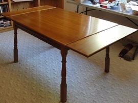Maple Dining Table. 4' long x 3' wide extends to 68" long