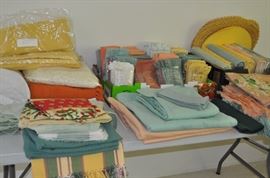 Blankets, tablecloths, cloth napkins, placemats