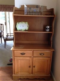 Maple small hutch