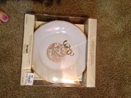 Christmas plates, 5 new boxes, 4 plates each, Pier One