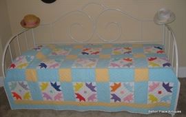 Daybed Trundle with bedding