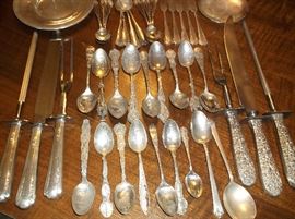 Sterling souvenir spoons, carving sets, teaspoons, butter spreaders, and small plates