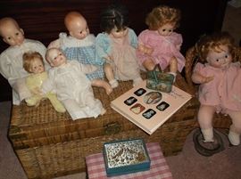 Rattan trunk  w/Madame Alexander baby dolls