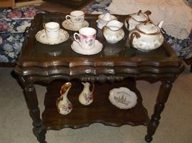 Mahogany table w/glass serving tray