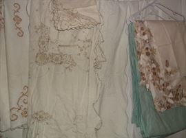 Vintage tablecloths and napkins