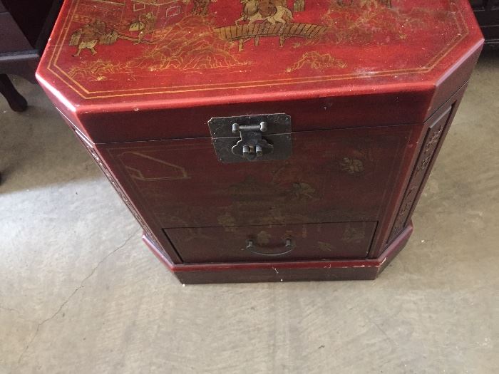 Great Oriental decorated chest