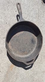 cast iron Lodge skillet