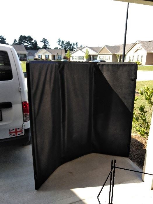 Truck bed cover for Nissan Frontier
