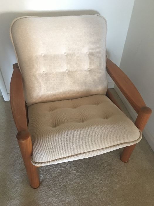 Mid-century sitting chair