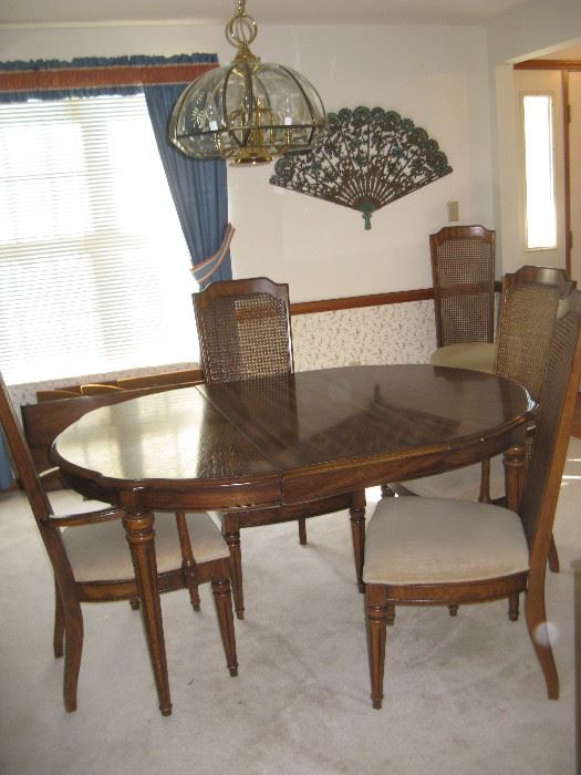 FORMAL DINING ROOM TABLE, 8 CHAIRS, 2 LEAVES & TABLE COVERS