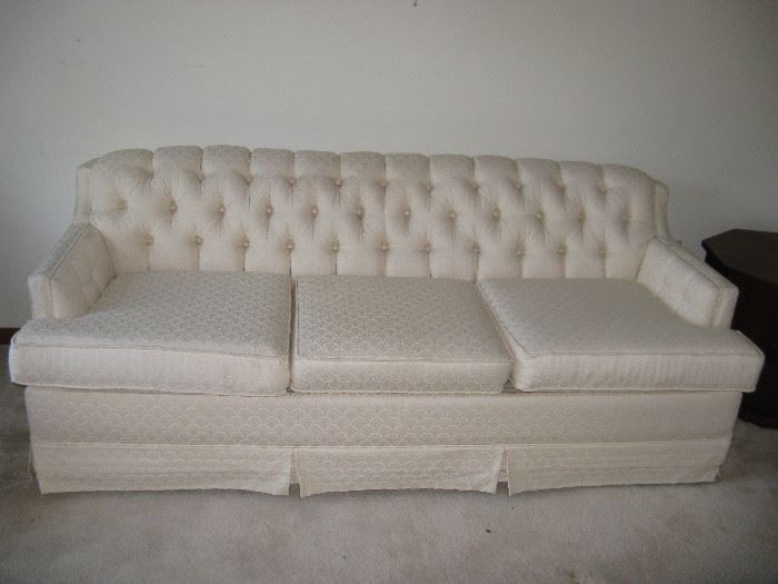 WHITE HIDE-A-BED LR COUCH