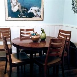 Beautiful mcm table with two leaves and 6 chairs!