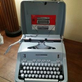 1960's Hermes 3000 typewriter. MINT!