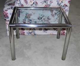 25 BR Chrome glass end table