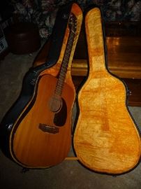 GIBSON GUITAR IN CASE