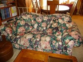 FLORAL LOVESEAT
