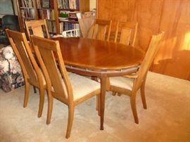 WOOD DINING TABLE W/1 LEAF, PADS, 6 CHAIRS