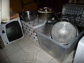 METAL BAKEWARE