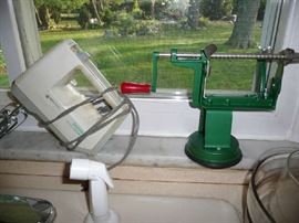 APPLE CORER, HAND MIXER