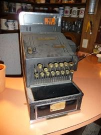 VINTAGE CASH REGISTER