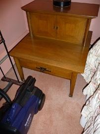 WOOD NIGHTSTAND
