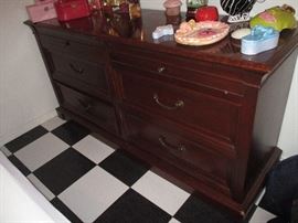 ETHAN ALLEN CHEST