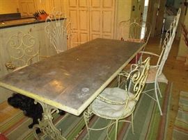 METAL WROUGHT IRON TAVKE WITH 6 CHAIRS