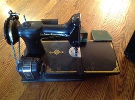 Backside of singer sewing machine.