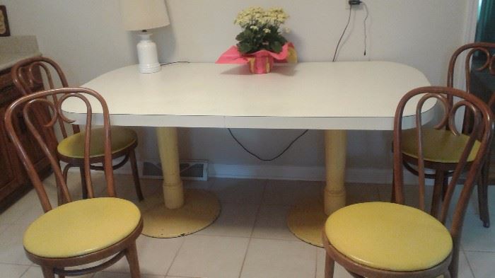 Mid century Kitchen table, metal base, 4 great chairs