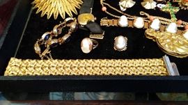 18 karat gold band segmented bracelet