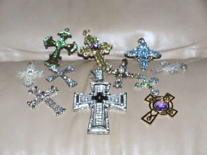 ASSORTED CROSS COLLECTION