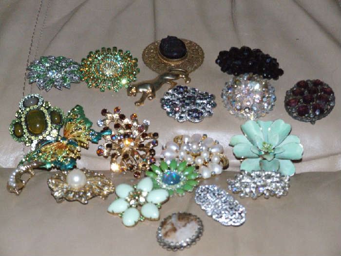 COLLECTION OF FABULOUS BROOCHES AND PINS