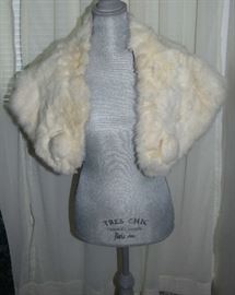 VERY VINTAGE WHITE RABBIT FUR COLLAR CAPE FOR THAT SPECIAL OCCASSION