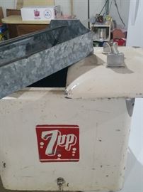 7 UP Vintage Cooler