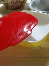 Vintage Pyrex with lid