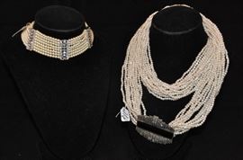 Amazing pearls to choose from including chokers and long necklaces!