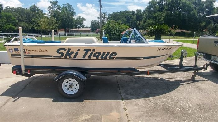 Correct Craft. Ski Tique 1976.  Trailer w/new tires.  Chevy 307/230 HP.  Garage Kept.  Beautiful Condition.  Runs Perfectly.  
