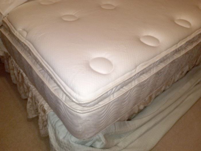 King mattress set like new