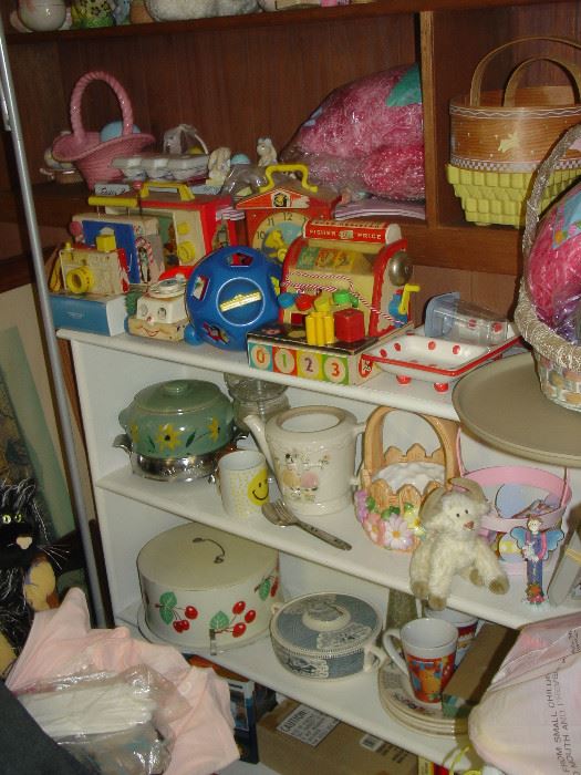 Vintage toys, kitchen goods
